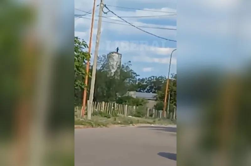ESTREMECEDOR VIDEO | Así fue el momento en el que la joven se arroja desde un silo en Frías