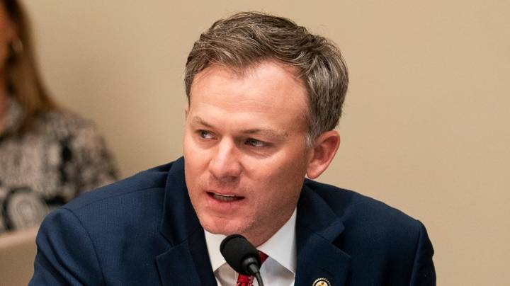 GOP rep does ‘6-7’ gesture while presiding over House