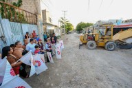 Asisten Mara Lezama y Ana Paty Peralta a arranque de obra municipal de drenaje sanitario y agua potable en la colonia Los Pinos de Cancún