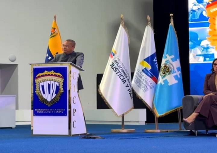 Condecoran a funcionarios del Cicpc a propósito de cumplirse 24 años de la institución 25 de noviembre de 2025 | País Durante el acto, Douglas Rico reconoció la labor de los profesionales que a diario