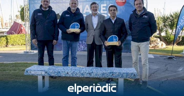 Un banco hecho con plástico procedente del mar reconoce el compromiso ambiental del Real Club Náutico de Valencia