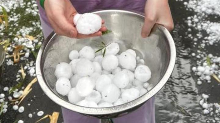 Thousands of homes without power across QLD, NSW after wild storms