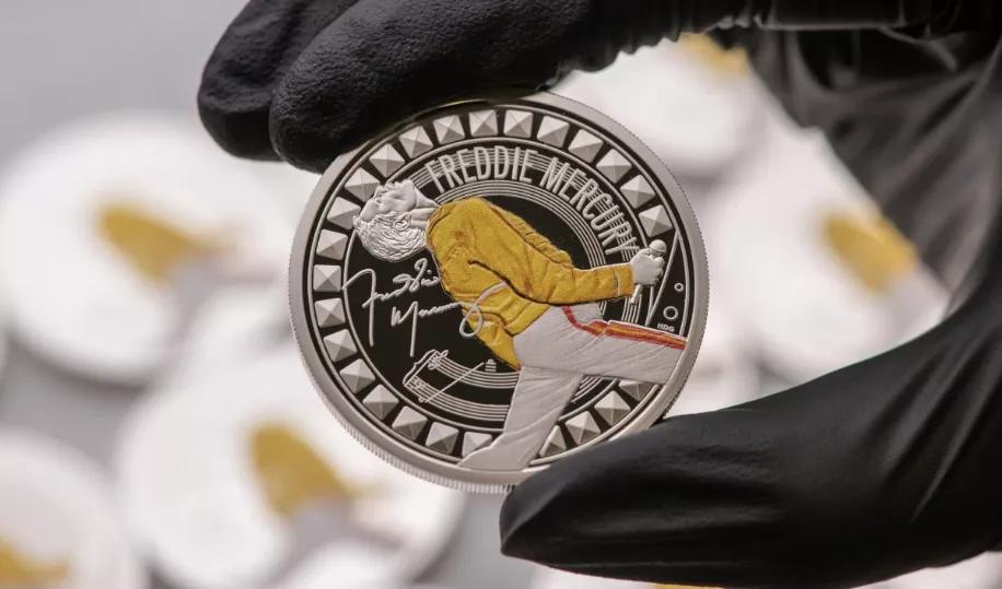 Nueva moneda rinde homenaje a Freddie Mercury y su rango de cuatro octavas