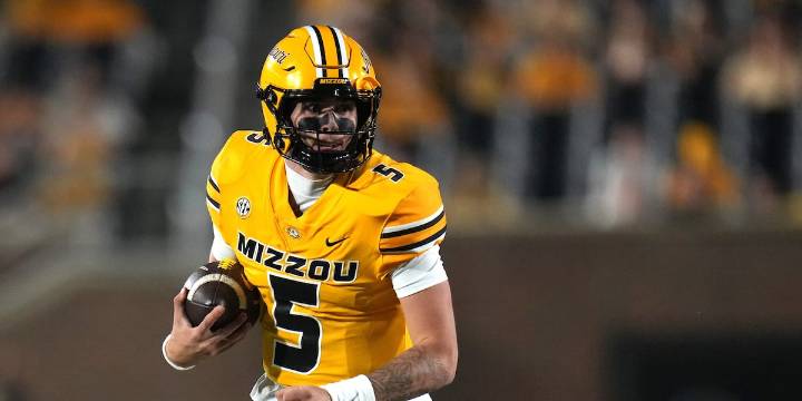 SEC WEEKLY: Missouri turns to freshman QB in ranked showdown in Columbia