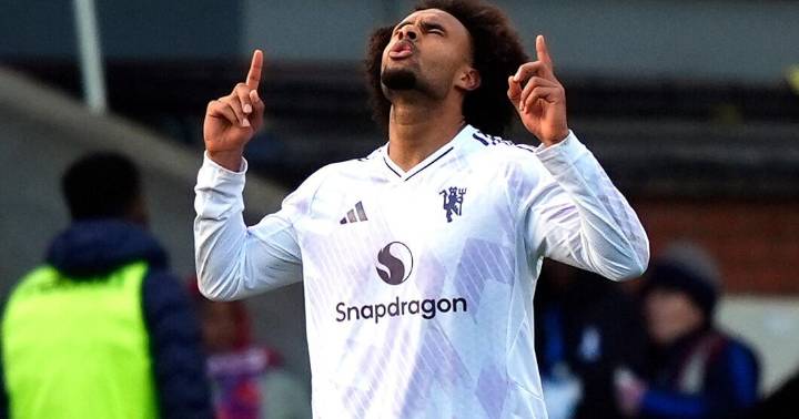 Isak goal sets up much-needed Liverpool win against West Ham. Man United beats Palace