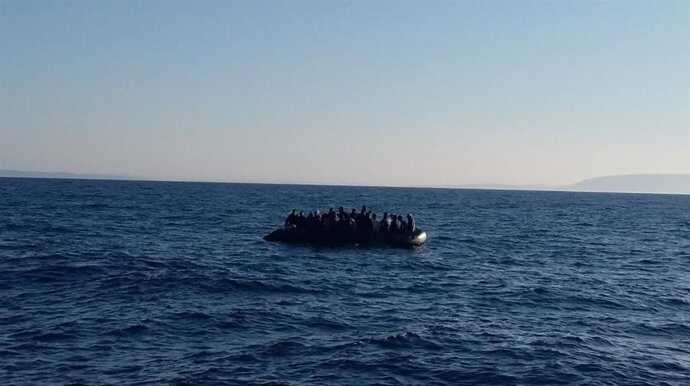 Un avión de Frontex interviene en el rescate de una patera en Cabrera