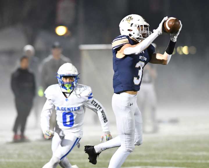 Another late defensive stand lifts Seton Catholic over La Center, 14