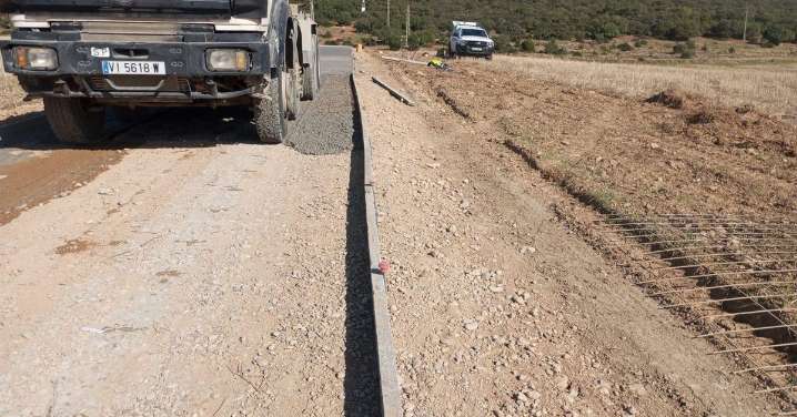 Ecologistas denuncia el hormigonado del camino público de Paterna: un paisaje intacto al pie de Sierra Morena