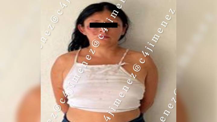 Mujer da palazo a adulta mayor para robarla en Iztapalapa; vecinos golpean a agresora