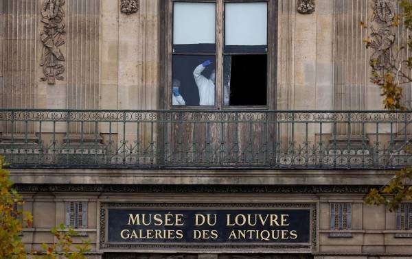 Las detenciones por el robo del Louvre demuestran el poder de las bases de datos de ADN para resolver crímenes