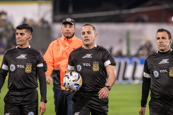 “Se tiene que quedar callado”. La dura advertencia de Fernando Espinoza a Caruso Lombardi por cuestionar el arbitraje