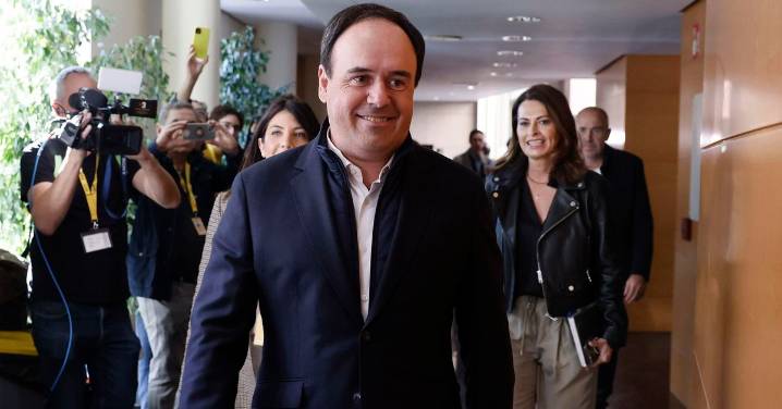 Pérez Llorca se presenta para relevar de Mazón sin un acuerdo con Vox y apela a "su responsabilidad"