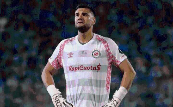 Ex Boca: Sergio Romero se fue para sumar minutos y fue borrado en Argentinos Juniors