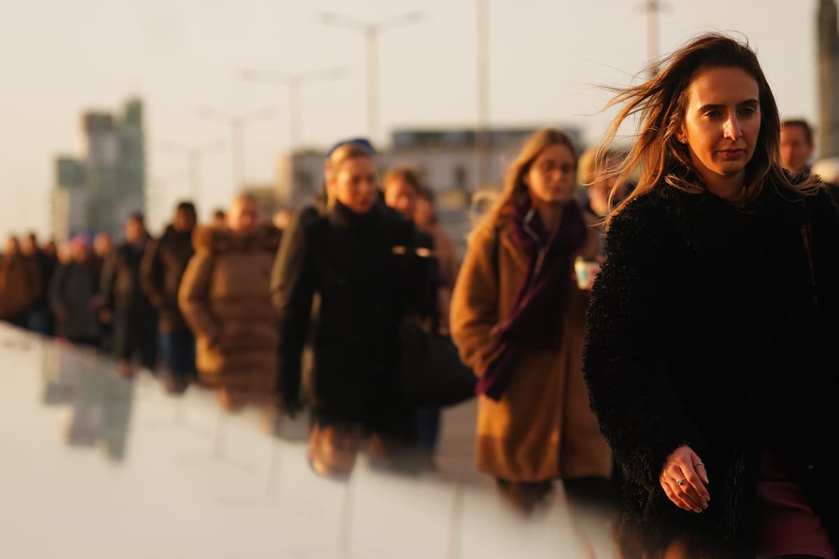 UK private sector growth slows due to business caution ahead of Budget