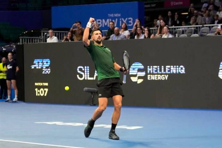 Novak Djokovic avanza a la final del ATP 250 de Atenas