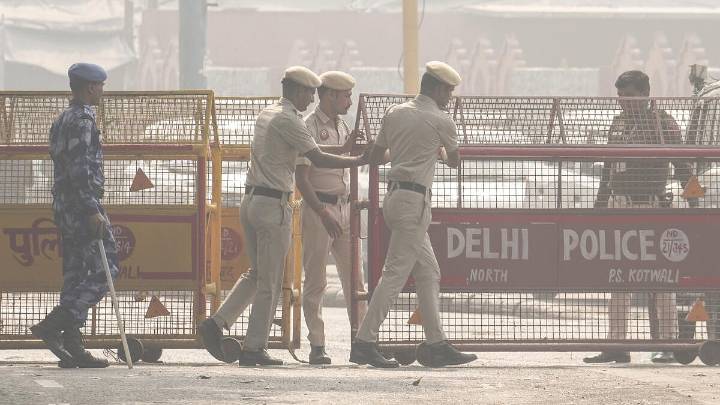 Delhi Police probe suspect's 3-hour stay at mosque before explosion