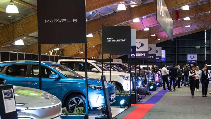 El carro más barato y el más costoso del Salón del Automóvil 2025: precios de locura