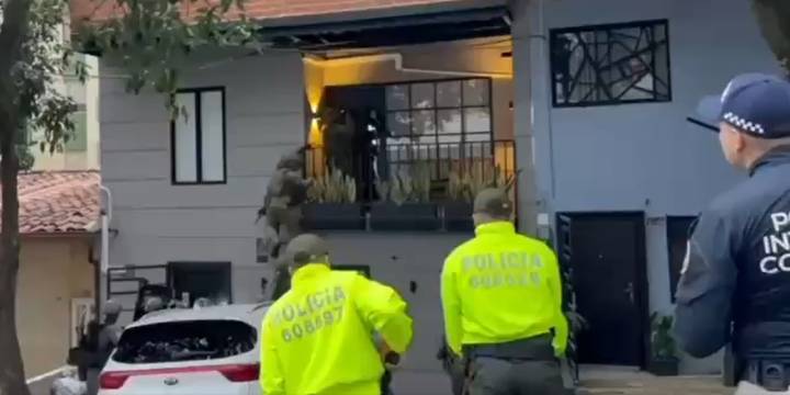 Británicos vinculados con la mafia irlandesa fueron capturados en Medellín: los acusados, buscados por las autoridades inglesas, tendrían nexos con el Clan del Golfo