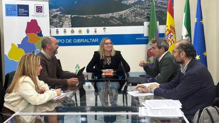 Alconchel pide a la Mancomunidad paralizar la subida del recibo del agua y la basura en Los Barrios