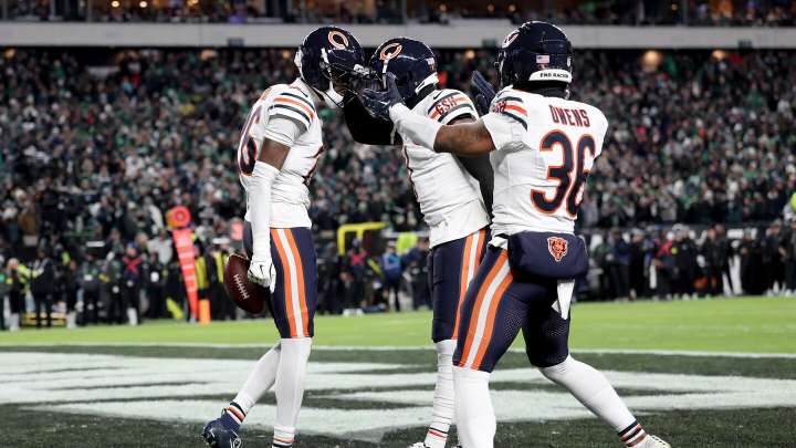 Bears force fumble on Eagles tush push, stretch lead to 17