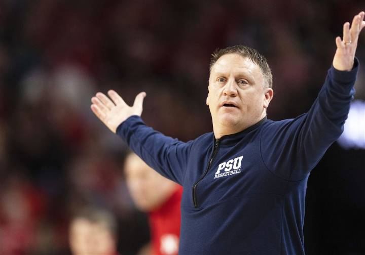 Penn State men's basketball pulls away during final two minutes in win against Fairfield