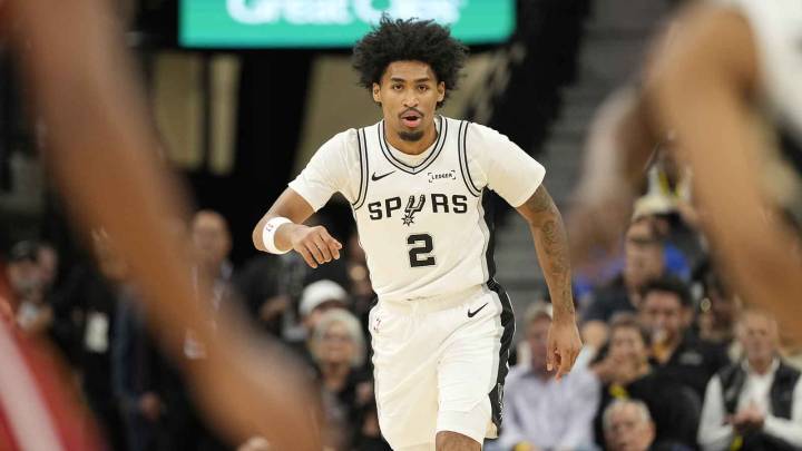 Dylan Harper brightens Thanksgiving with turkey giveaway