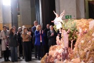 Madrid da la bienvenida a la Navidad con la inauguración del belén de Cibeles