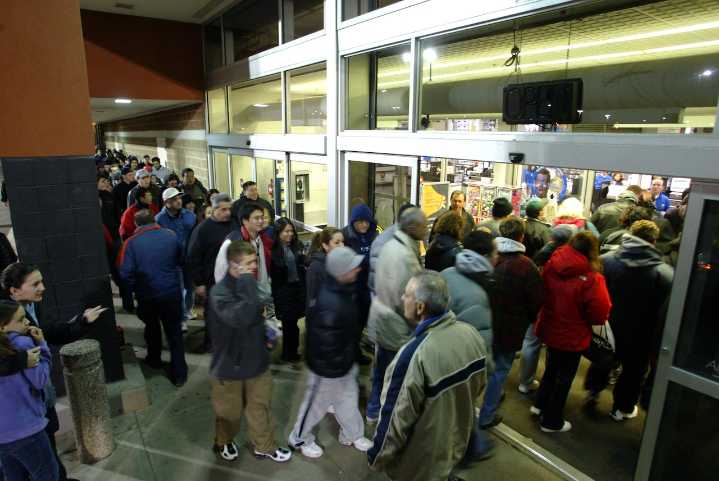 Black Friday: Photos of shoppers at Toys ‘R’ Us, Best Buy and more in the 1990s and 2000s
