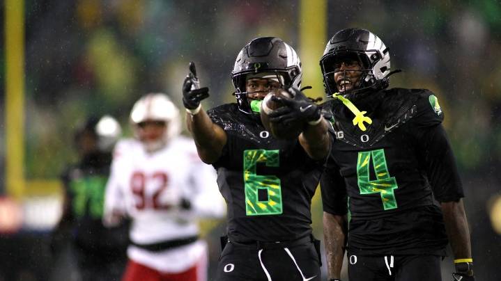 No. 6 Oregon enters crucial closing stretch on road against rolling Iowa