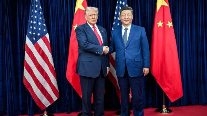 Trump firma orden ejecutiva para reducir aranceles a China por tráfico de fentanilo