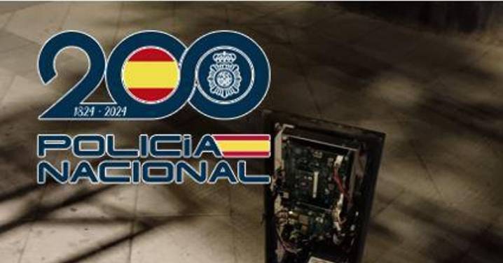 La Policía Nacional detiene en Granada a un hombre por destrozar un parquímetro con una piedra para robar la recaudación