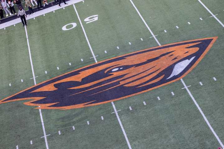 Amid coaching search, Oregon State football lands three