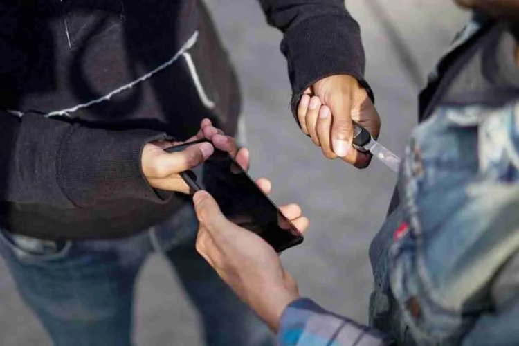 Cae central de recepción: Bar en la favorita era centro de acopio de celulares hurtados