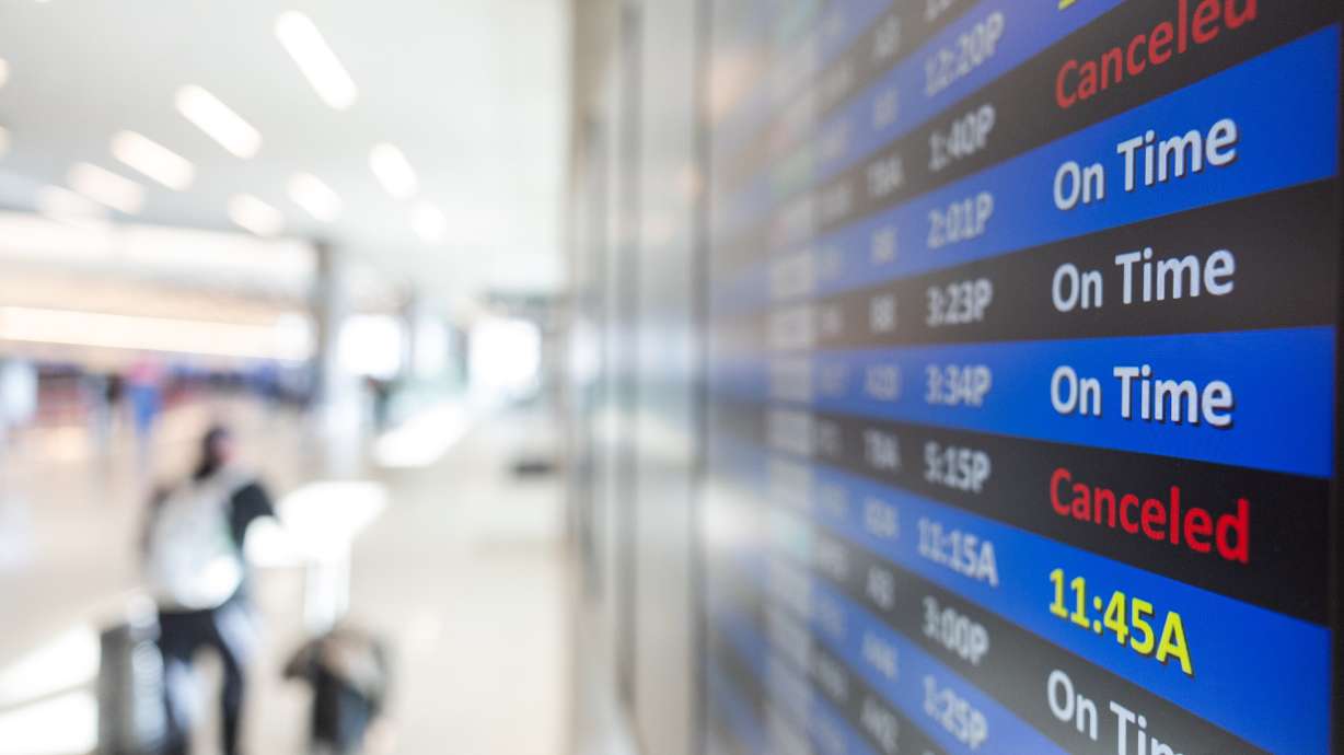 Flights continue to be canceled across the US as government shutdown continues