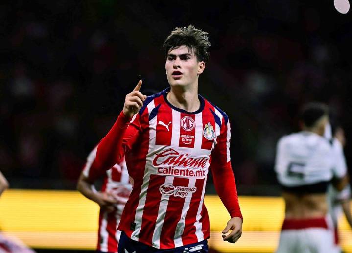 González, se destapa en casa