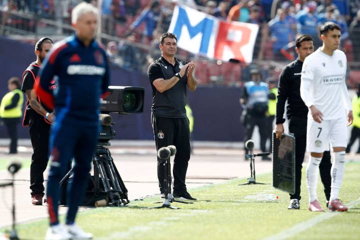 Sorpresa en el fútbol chileno: club de Primera División se queda sin DT a solo tres fechas del final del torneo