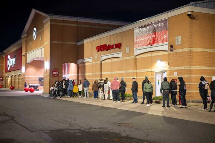 Major retailers announce 2025 Thanksgiving Day, Black Friday hours