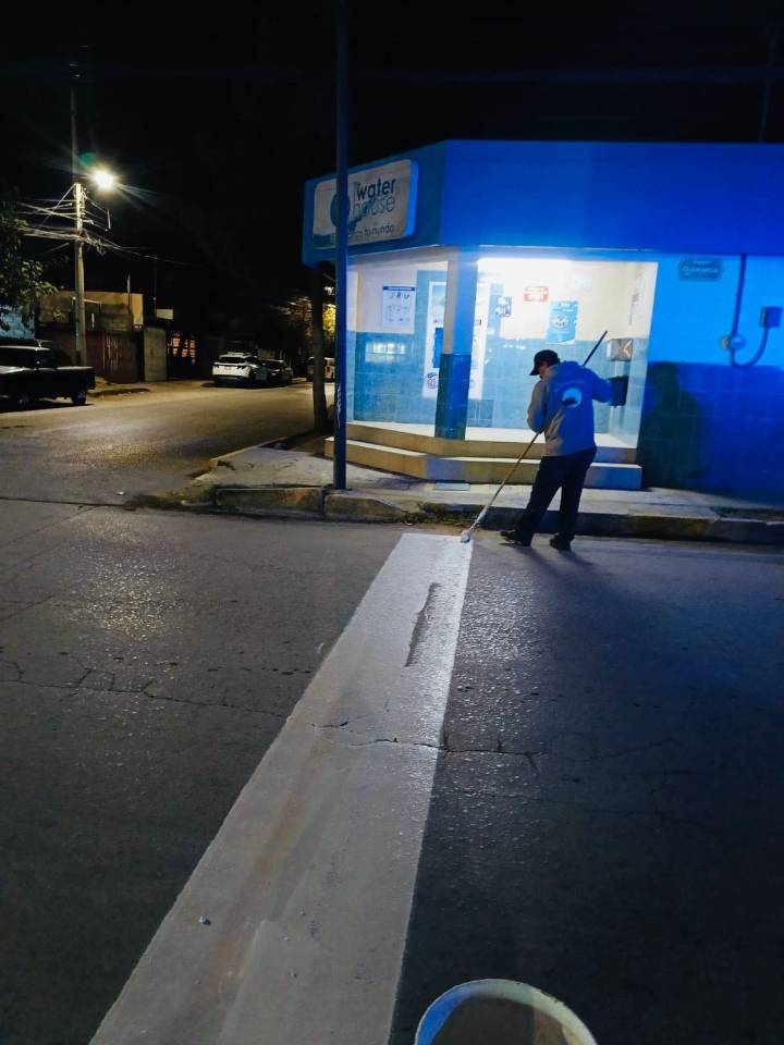 Realiza Seguridad Vial mantenimiento en pintura sobre la avenida Tecnológico, Ramón Rayón y Oaxaca