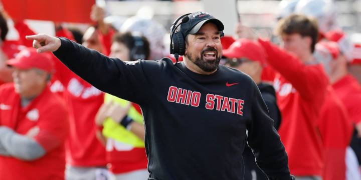 College football rankings start juggling act at 6-7, while top 5 remain the same