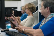 Blanca, Inma y José Luis, tres mayores de 60 a los que les ha cambiado la vida un curso de competencias digitales