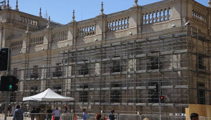 Ordenan paralizar obras de remodelación en el Palacio de La Moneda por falta de autorización de la Dirección de Obras Municipales