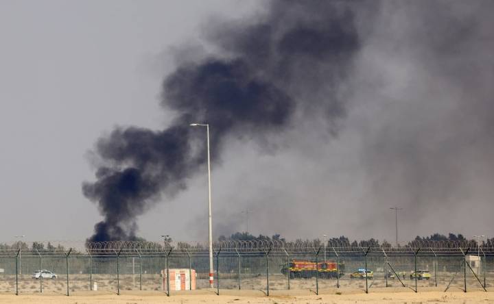 Tragedia en el Dubai Air Show: Avión de combate indio se estrella en vuelo de exhibición y muere el piloto