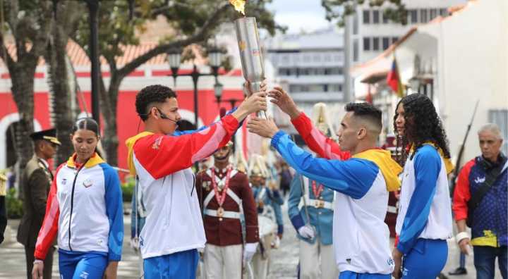 Desde Caracas hacia el Perú: la Llama Bolivariana encendió el camino de los Juegos Bolivarianos 2025