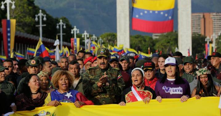 Seguidores del presidente Nicolás Maduro marchan en Venezuela en medio de tensiones con EEUU