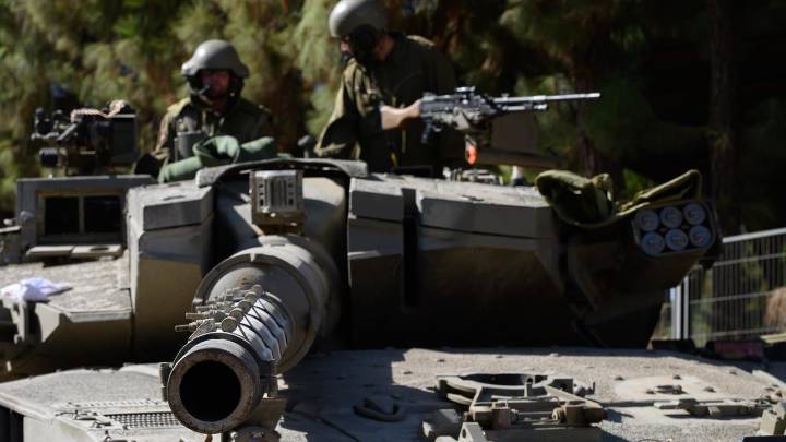 Un carro de combate israelí dispara contra 'cascos azules' de la FINUL en el sur de Líbano