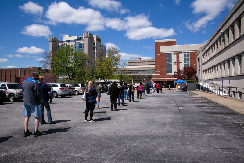 US lost jobs through late October, new private