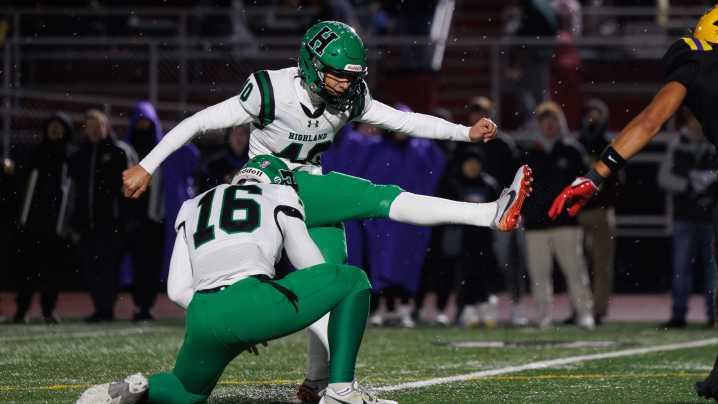 The play that gave Avon football all its momentum, win over Highland