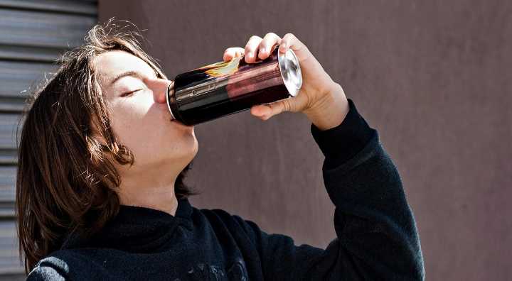 ¿Son peligrosas las bebidas energéticas? Esto dice la ciencia