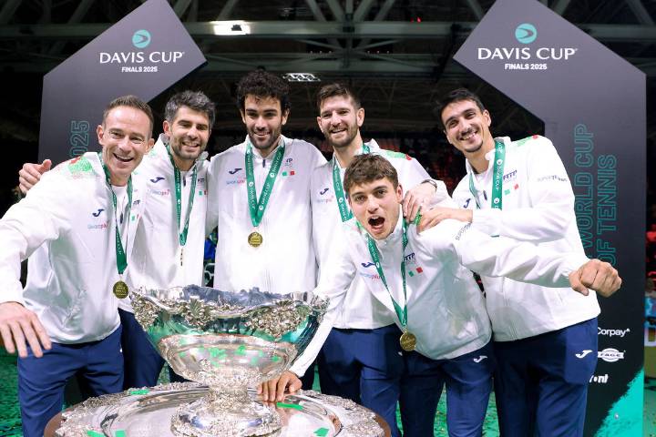 Bizarre Davis Cup Chaos as Italian Players Break World Champion Trophy During Ceremony