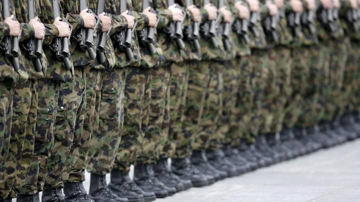 Suiza rechaza masivamente cambiar su servicio militar masculino obligatorio